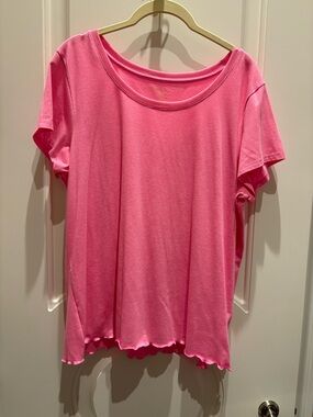 Lilly Pulitzer Bright Pink Short-Sleeve Scoop Neck Tee